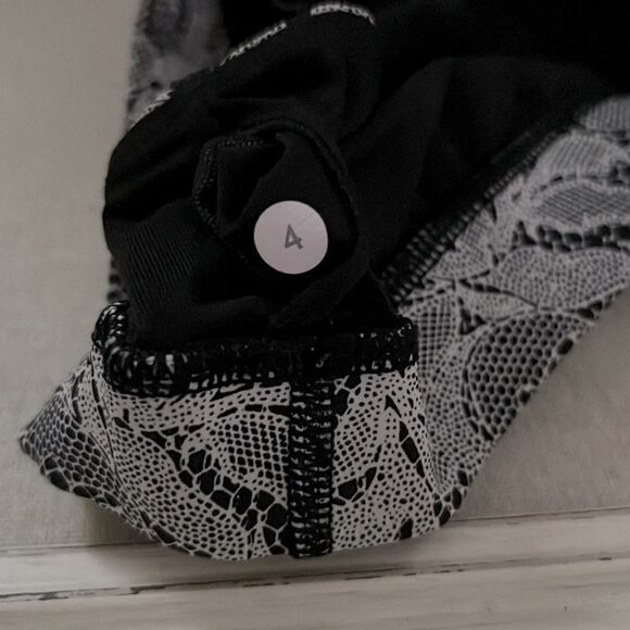 lululemon Energy Strappy Back Sports Bra black and gray lace pattern - 4. - Picture 4 of 6